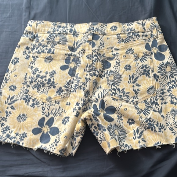 NWOT Floral Shorts - Picture 2 of 3